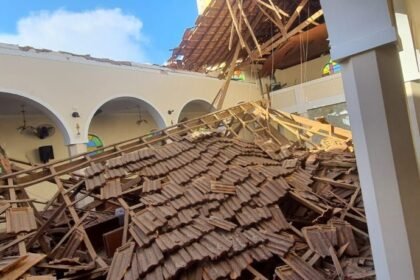 Telhado de igreja desaba antes do início de missa no interior de São Paulo