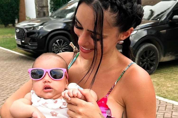 Mavie, filha de Neymar, aparece em clique fofo se preparando para cozinhar com a mãe: 'Vou amar'