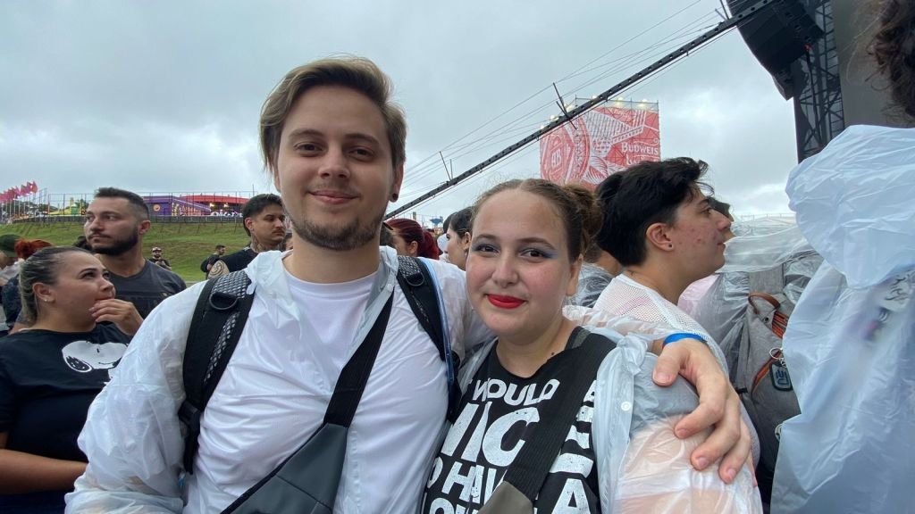 O casal Giovani e Alana chegou a planejar a lua de mel no show que o Blink-182 faria em 2023