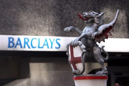 Ex-analista do Barclays pede indenização de US$ 1,6 milhão por brincadeira sexista | Finanças