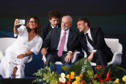 Lula e Macron lançam submarino construído no Brasil com tecnologia francesa