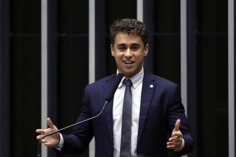 Petistas criticam escolha de Nikolas Ferreira para a presidência da Comissão de Educação.