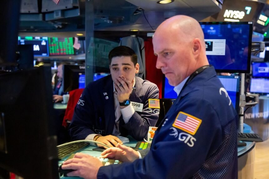 Operadores na bolsa de valores de Nova York (Nyse) em ação — Foto: Michael Nagle/Bloomberg