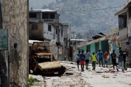 Intenso tiroteio toma ruas e deixa capital do Haiti em pânico