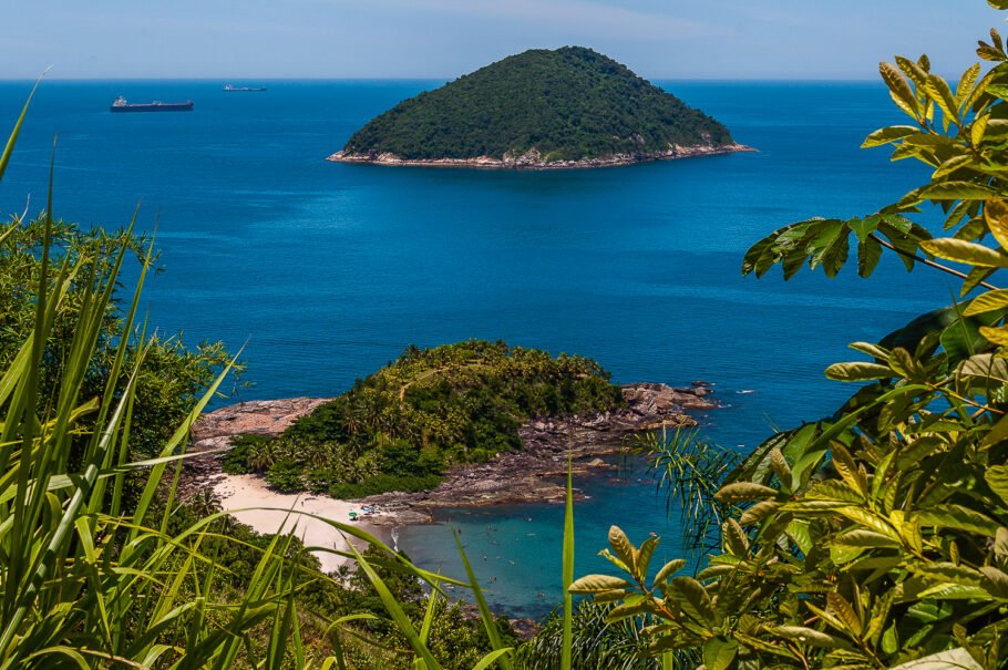 Praia de Calhetas está distante 18 km do centro de São Sebastião