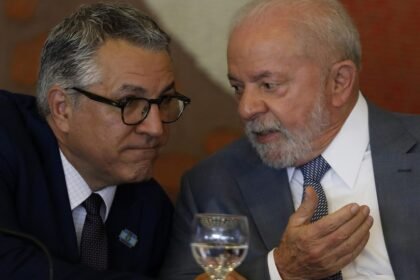 Padilha e Lula — Foto: Cristiano Mariz/O Globo