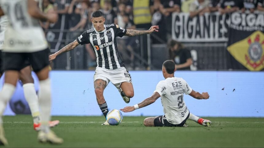 Corinthians x Atlético-MG: áudio do VAR ignora entrada de Fagner em Zaracho