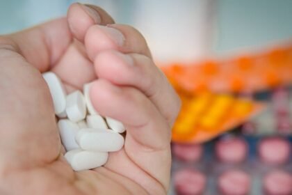 OMS alerta para o uso excessivo de antibióticos durante pandemia; conheça os riscos