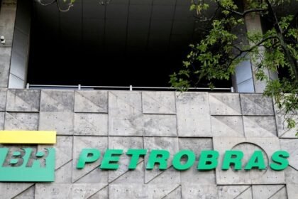 Petrobras (PETR4) fecha com alta de 2,58%, com tensões geopolíticas e queda da oferta