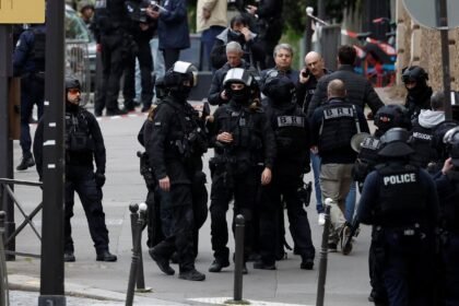 Polícia prende homem em Paris após incidente em consulado do Irã
