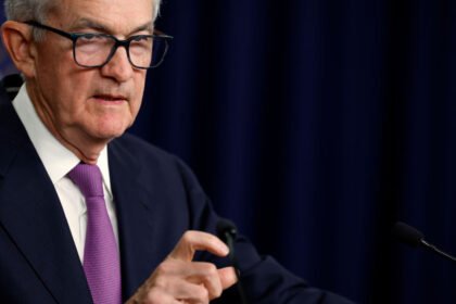 Powell evita sinalizar horizonte de corte de juros e diz que há tempo para decisão
