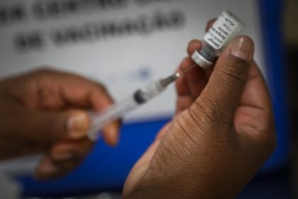 São Paulo e mais 164 cidades vão vacinar contra dengue; veja lista | Brasil