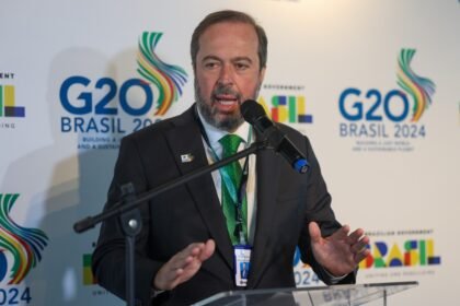 Silveira quer reduzir em 25% preço final do gás natural para indústria, com ajuste na regulação | Brasil