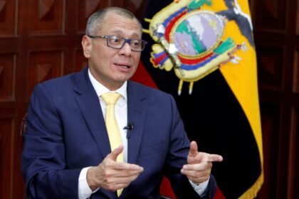 Tribunal diz que ex-vice do Equador teve prisão ilegal, mas seguirá atrás das grades