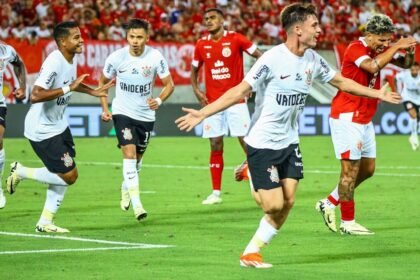 Corinthians vira sobre América-RN e abre vantagem na Copa do Brasil