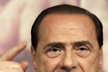 Silvio Berlusconi, líder polêmico da Itália, morre aos 86 — Foto: Jean-Francois Badias/Arquivo/AP