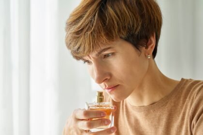 Perda de olfato pode ser sinal precoce de Alzheimer e outras desordens mentais; veja como testá-lo